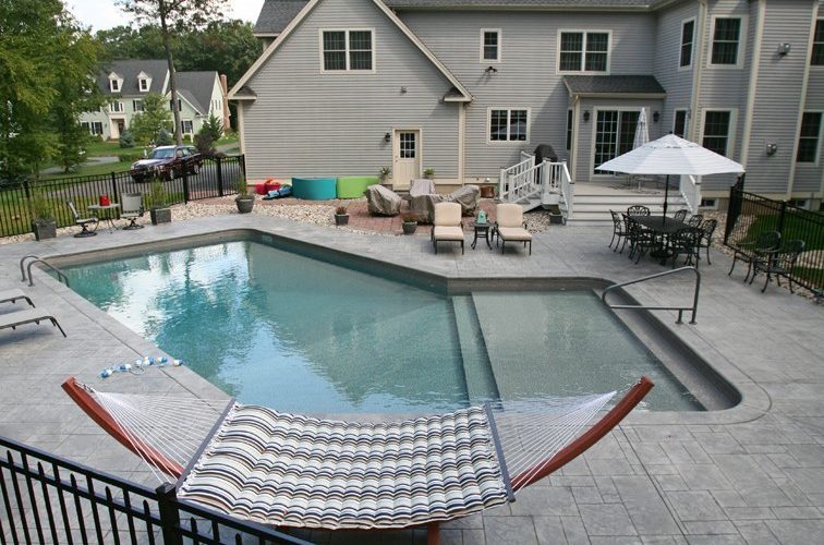 Join meinto a pool with step pads.  Custom pools, Pool construction,  Modern pools